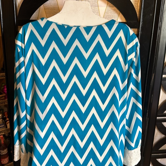 Ice Silk Turquoise & White Chevron Striped Lace Trim 3/4 Sleeved Pull On Dress. - Picture 6 of 10